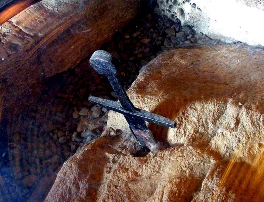 Meč v kameni Pieve di Montesiepi
