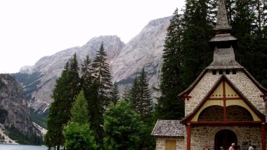 kaplička u jezera Pragser Wildsee