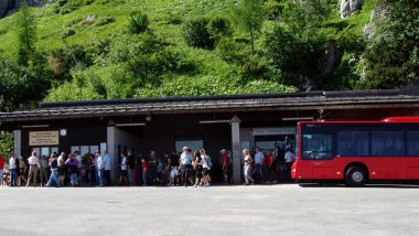 autobusy a turisté
