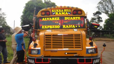 vyřazené autobusy amerických škol fungují jako místní linkové autobusy
