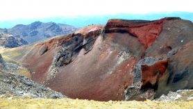 Cerveny krater v Tongariro crossing