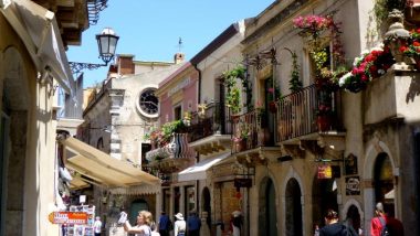 tradiční ulice v Taormině