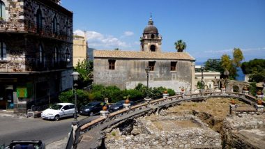 ruiny a historické budovy v Taormině