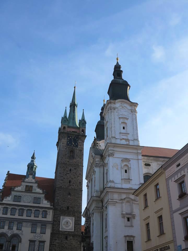 kostel Narození P. Marie a sv. Ignáce a Černá věž