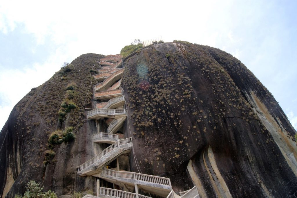 monolit La Piedra Del Peňol. 