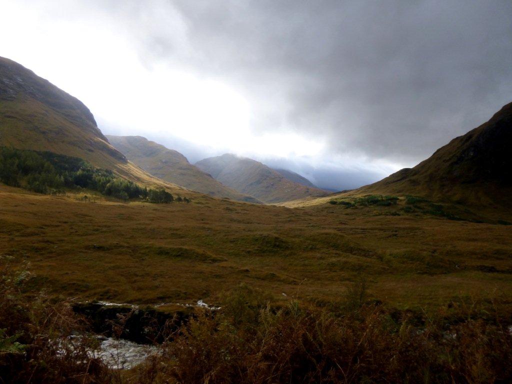 Krajina okolo nové silnice v Glen Coe -A 82