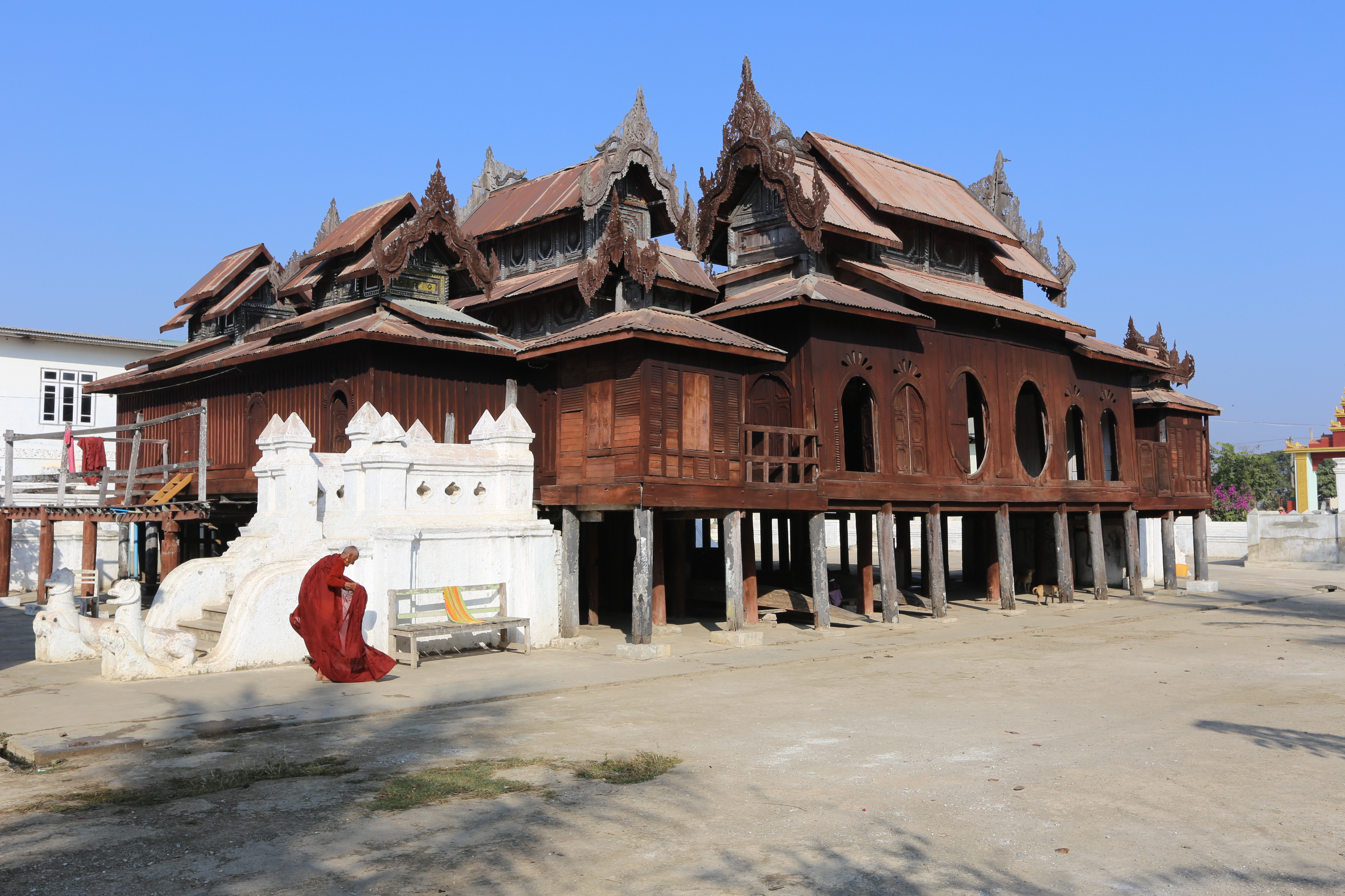 Teakový klášter Shwe Yan Pyay ( Shwe Yaunghwe Kyaung