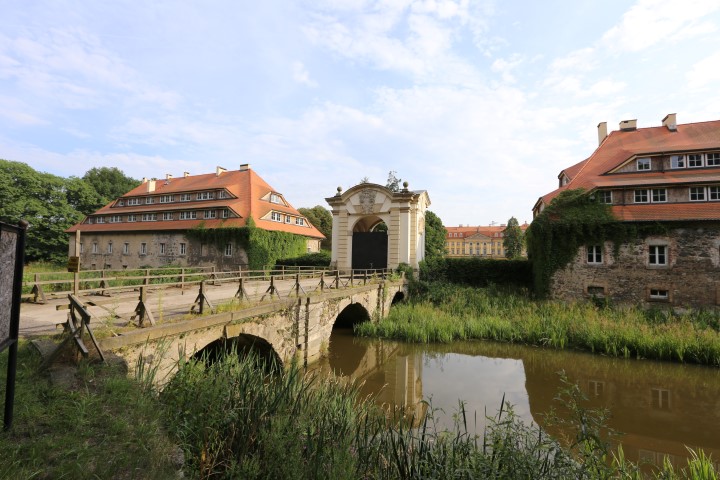 Lužické zámky , zámek Radomierzyce Zámek Radomierzyce