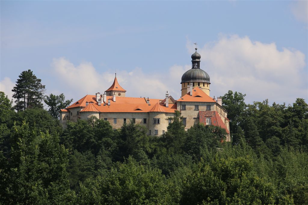 Grabštejn od hřbitova v Chotyni