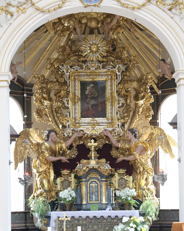Poutní kostel Panny Marie na Chlumečku v Luži