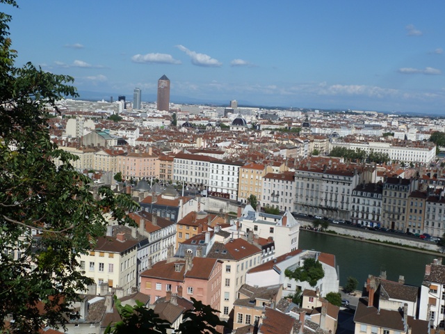 Lyon z terasy hostelu