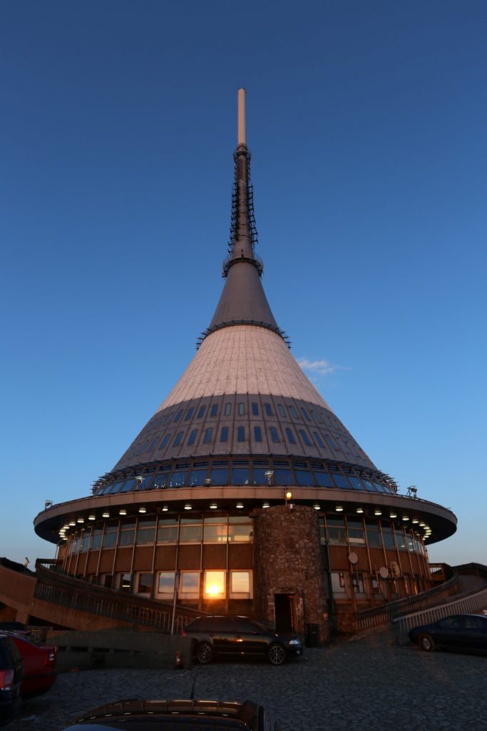 Hotel a vysílač Ještěd