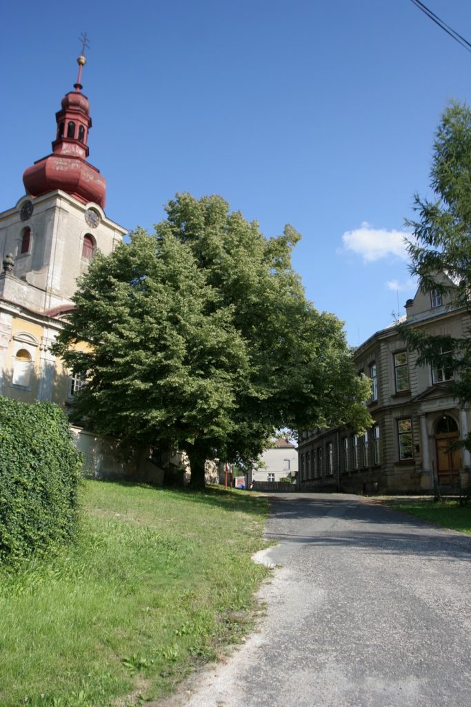 kostel sv. Gotharda a škola