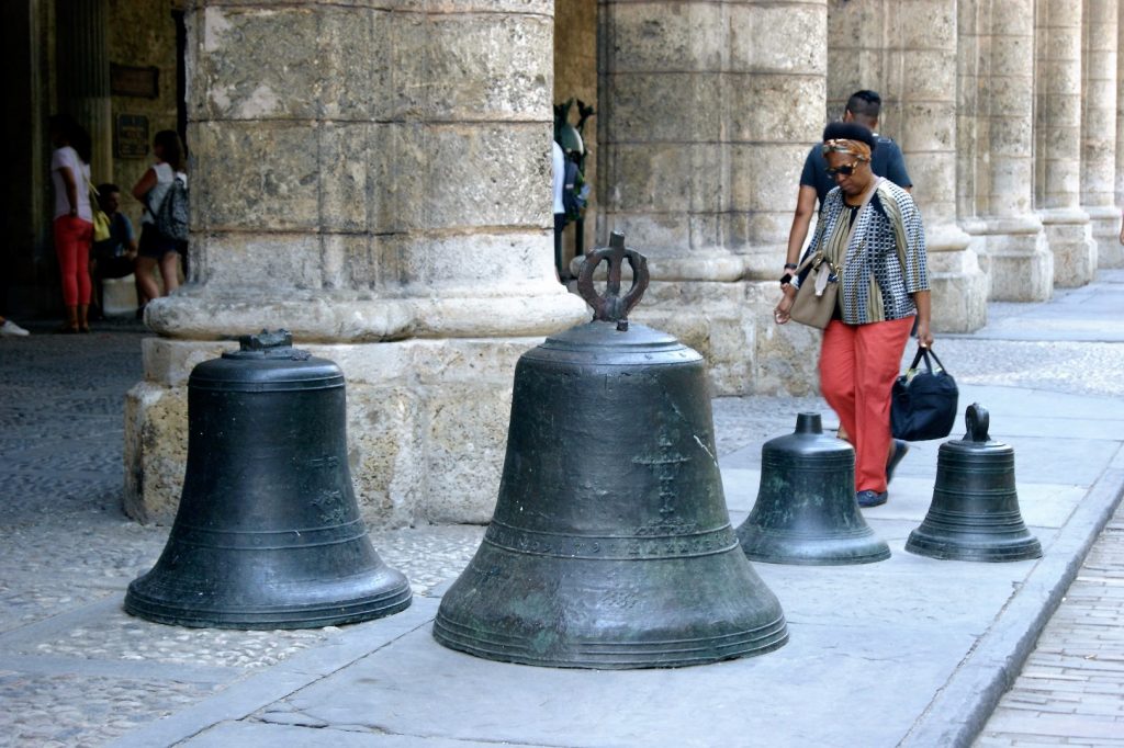 zvony na Plaza de Armas