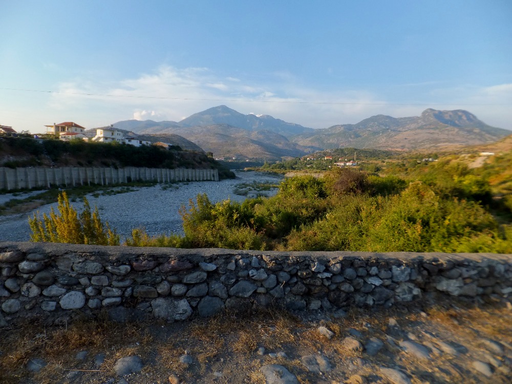 Mes Bridge, Albánie