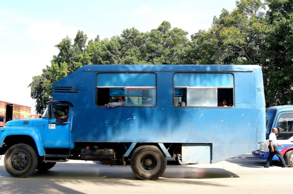 Monumento a la Toma del Tren Blindado, Santa Clara, autobus