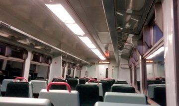 téměř prázdné vlaky
