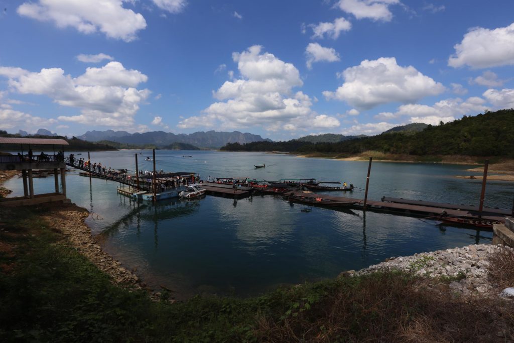 přístavu Cheow Lan Lake Pier